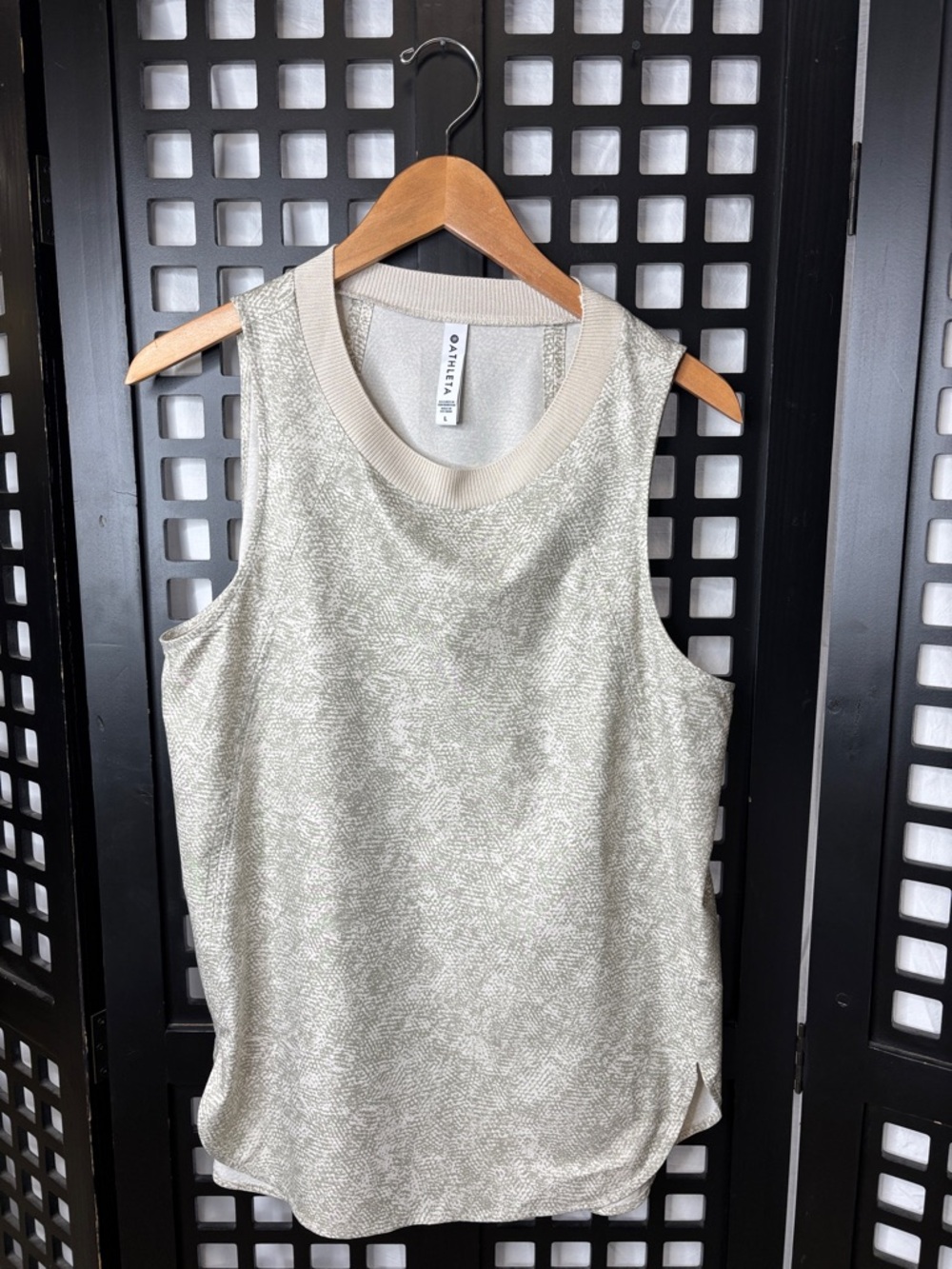 🤍 Athleta Shimmer Tank Women's Large Cream Stretch Crewneck Athleisure Top 🤍 - Picture 1 of 11